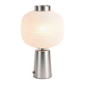 **Lampa stołowa z abażurem w kształcie kuli, metalowa podstawa**